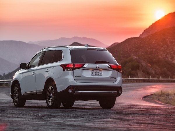 09-2018-mitsubishi-outlander-oem-1