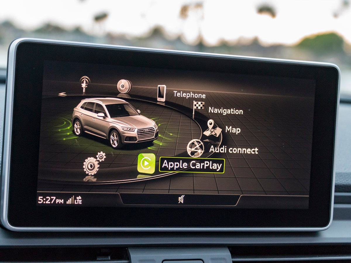 36-2018-Audi-Q5-Interior-KBB-1
