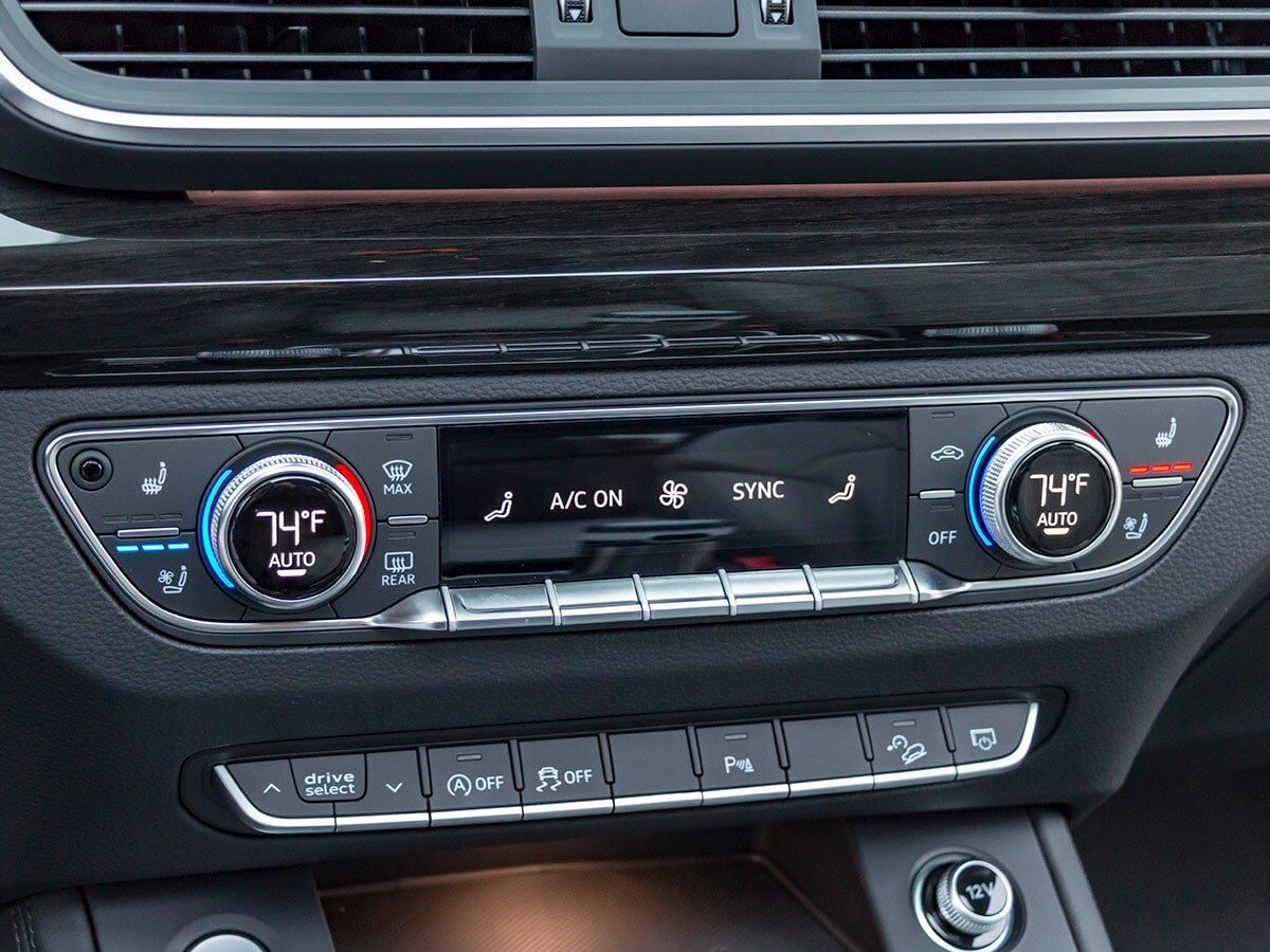 38-2018-Audi-Q5-Interior-KBB-1