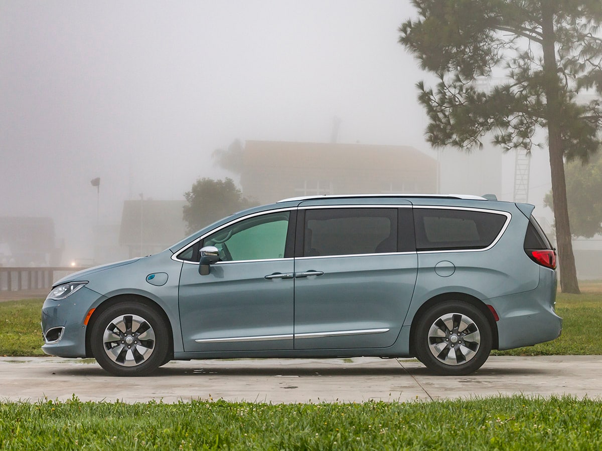 07-2017-Chrysler-Pacifica-eHybrid-Exterior-KBB