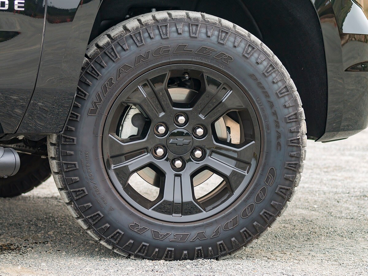 11-2017-Chevrolet-Tahoe-Z71-Exterior-KBB-1