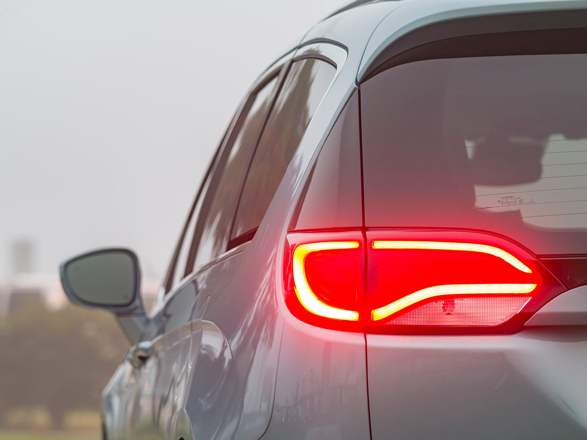 14-2017-Chrysler-Pacifica-eHybrid-Exterior-KBB