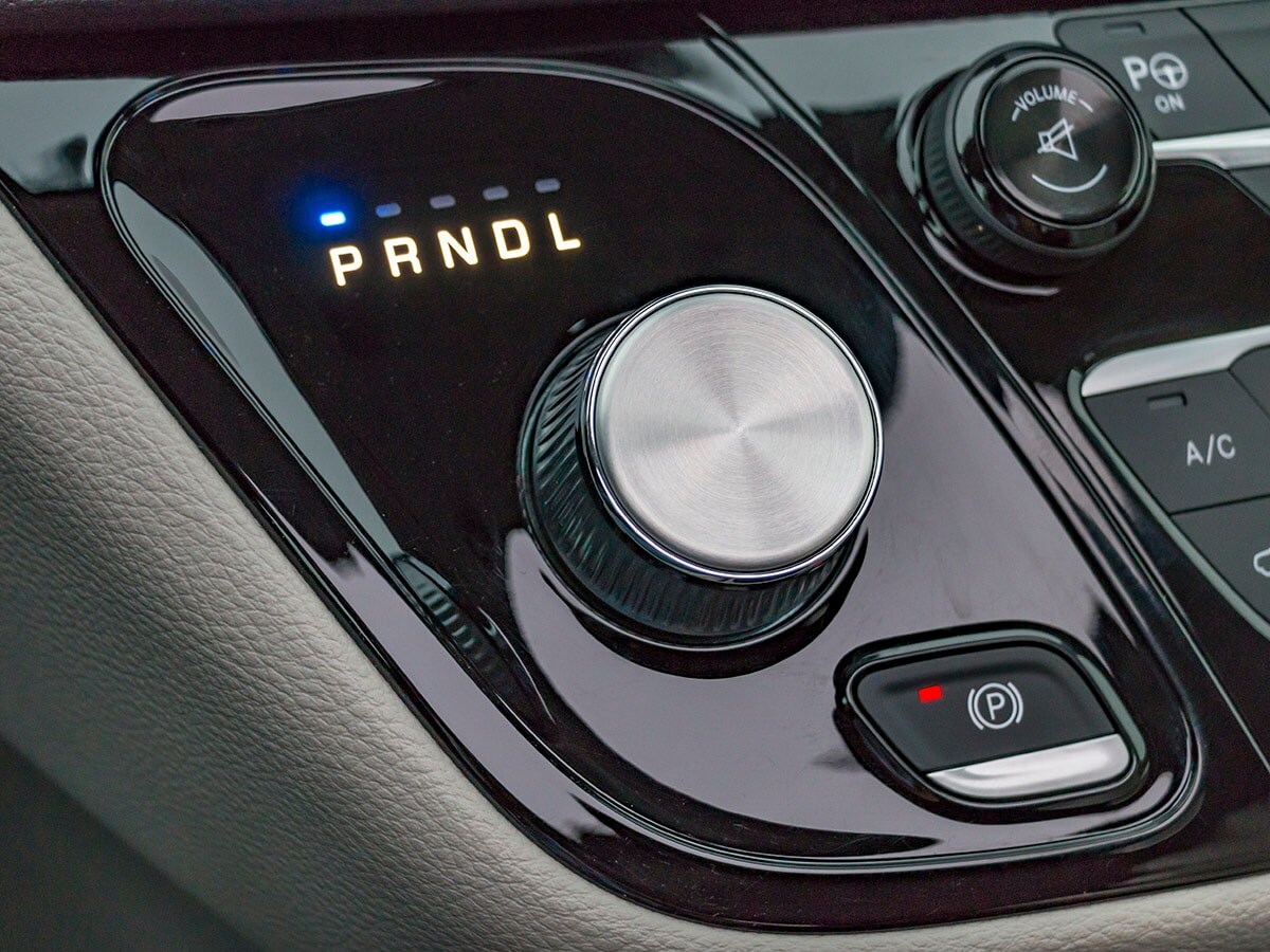 39-2017-Chrysler-Pacifica-eHybrid-Interior-KBB