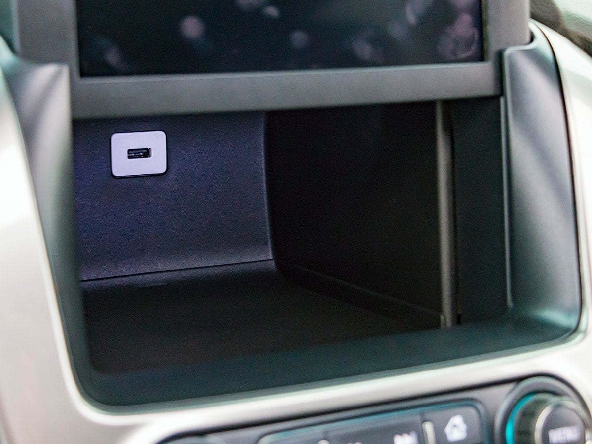 42-2017-Chevrolet-Tahoe-Z71-Interior-KBB-1