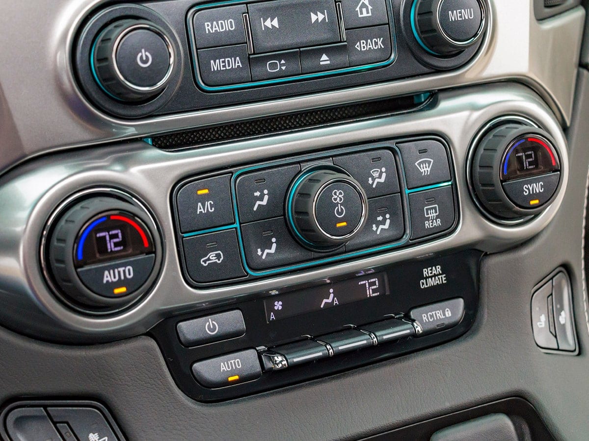 44-2017-Chevrolet-Tahoe-Z71-Interior-KBB-1