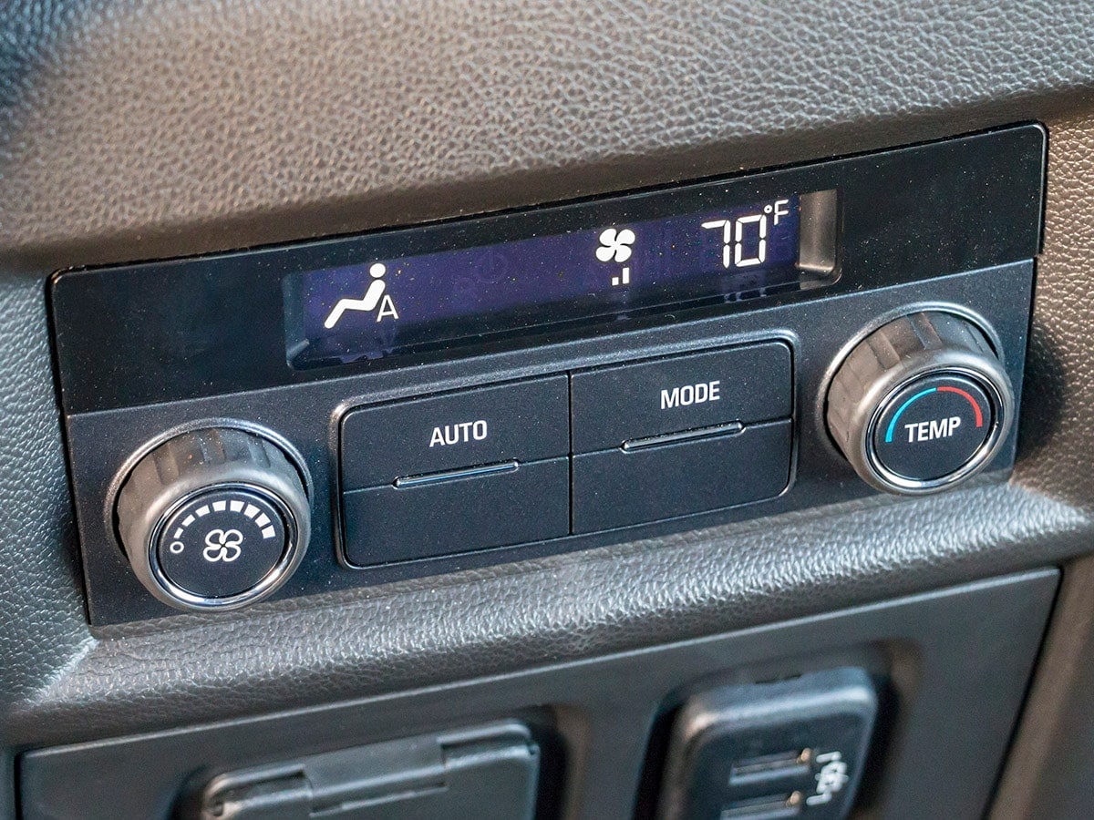 55-2018-Chevrolet-Traverse-Interior-KBB