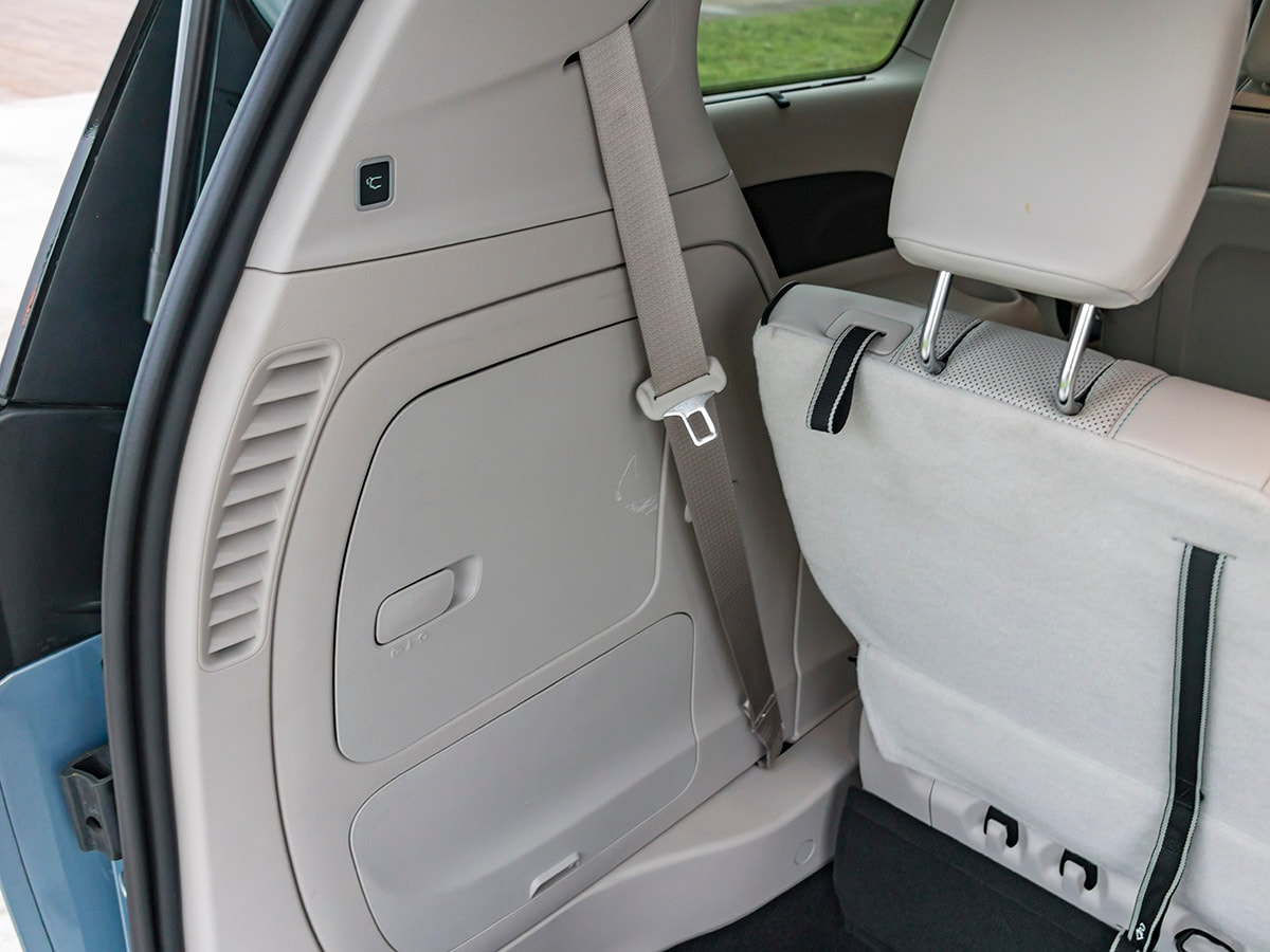 60-2017-Chrysler-Pacifica-eHybrid-Interior-KBB