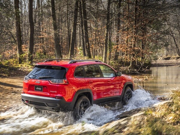 06-2019-jeep-cherokee-oem-1