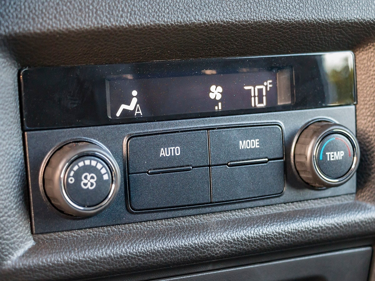 56-2018-Chevrolet-Traverse-Interior-KBB-1