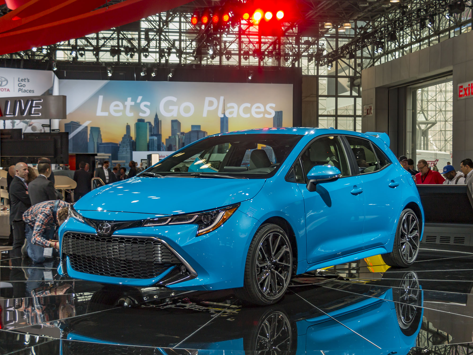01-2019-Toyota-Corolla-Hatchback-NYIAS-KBB-1