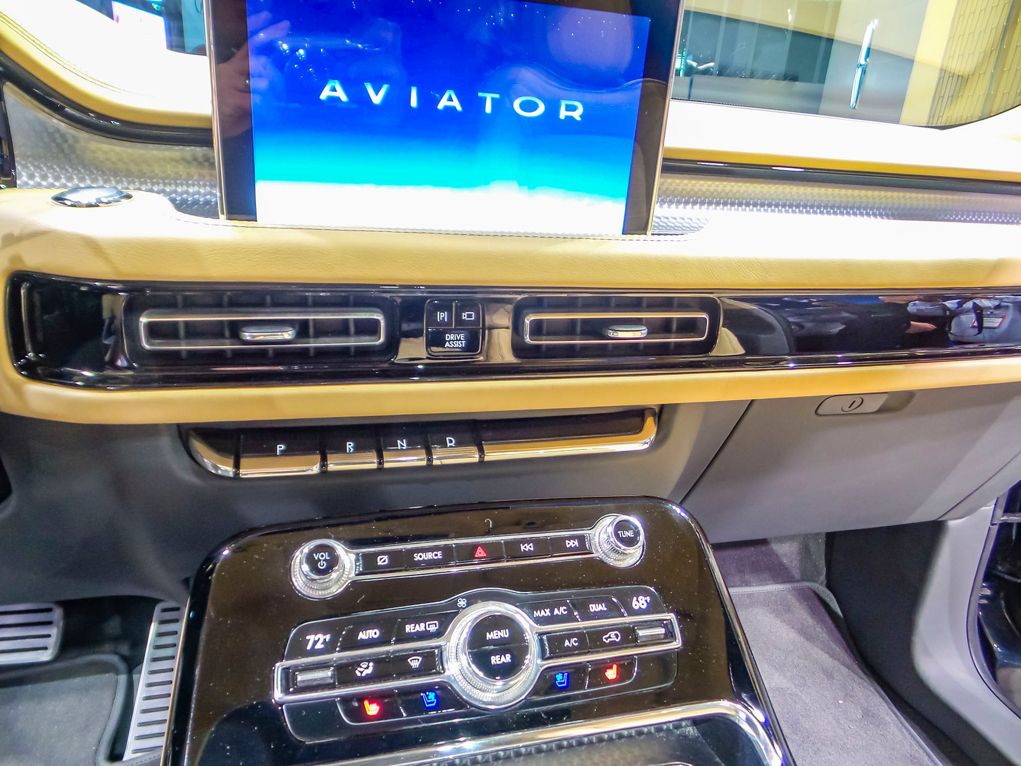 08-2019-Lincoln-Aviator-NYIAS-KBB-1