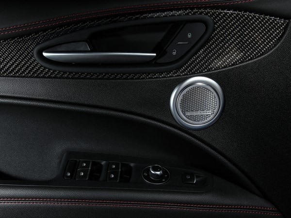 09-2018-Alfa-Romeo-Stelvio-Quadrifoglio-first-review-1