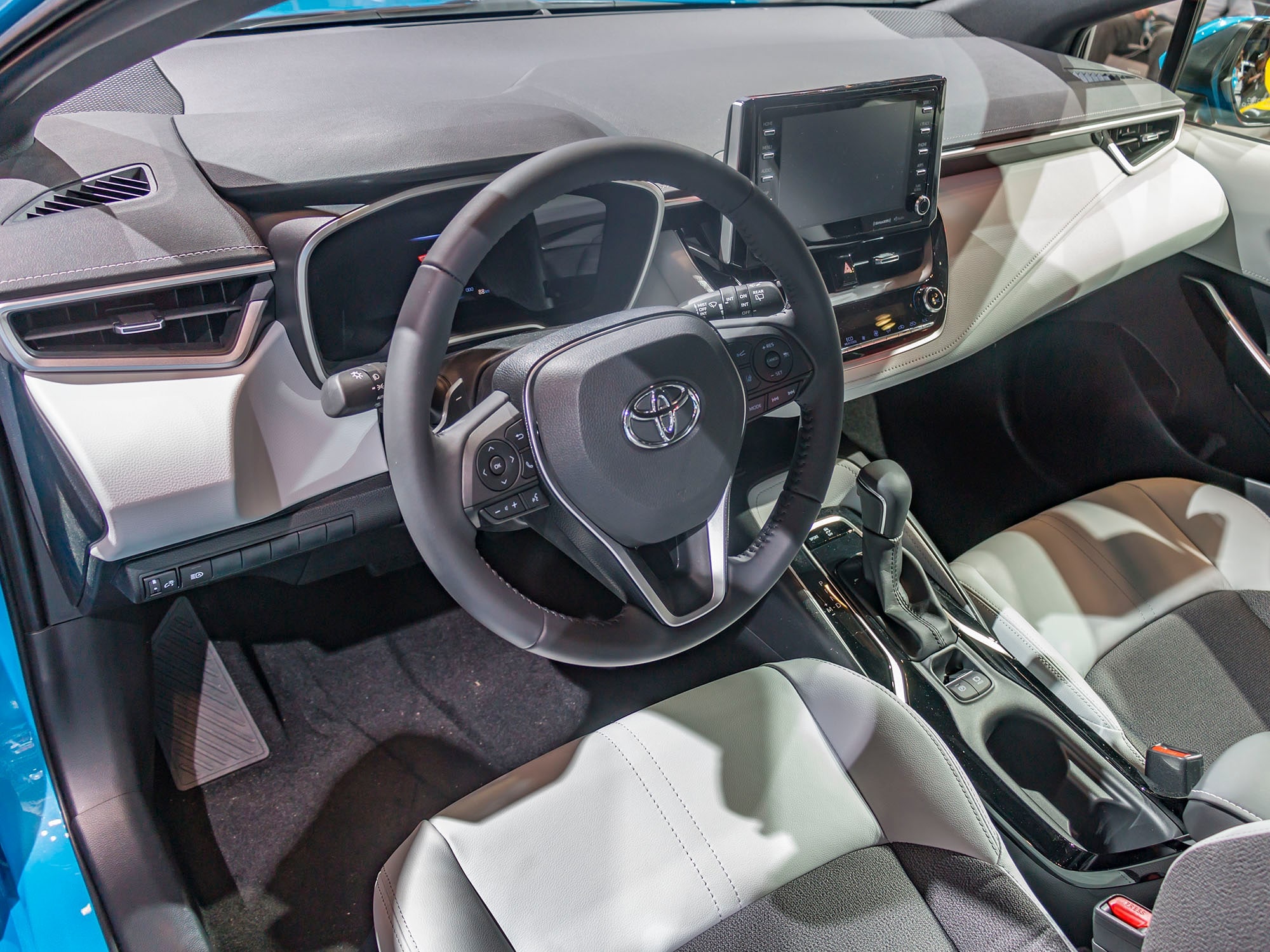 10-2019-Toyota-Corolla-Hatchback-NYIAS-KBB-1