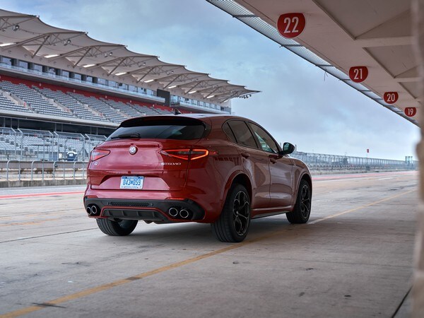 3b-2018-Alfa-Romeo-Stelvio-Quadrifoglio-first-review-1