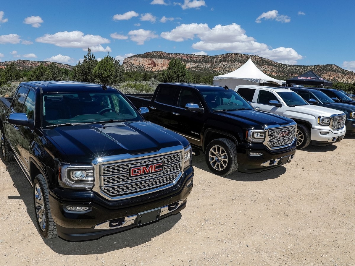 15-2018-gmc-sierra-denali-tow-like-a-pro-1
