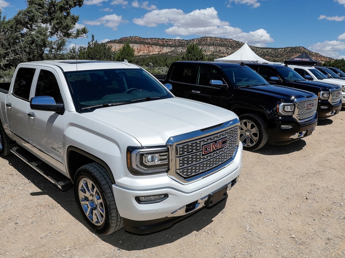16-2018-gmc-sierra-denali-tow-like-a-pro-1