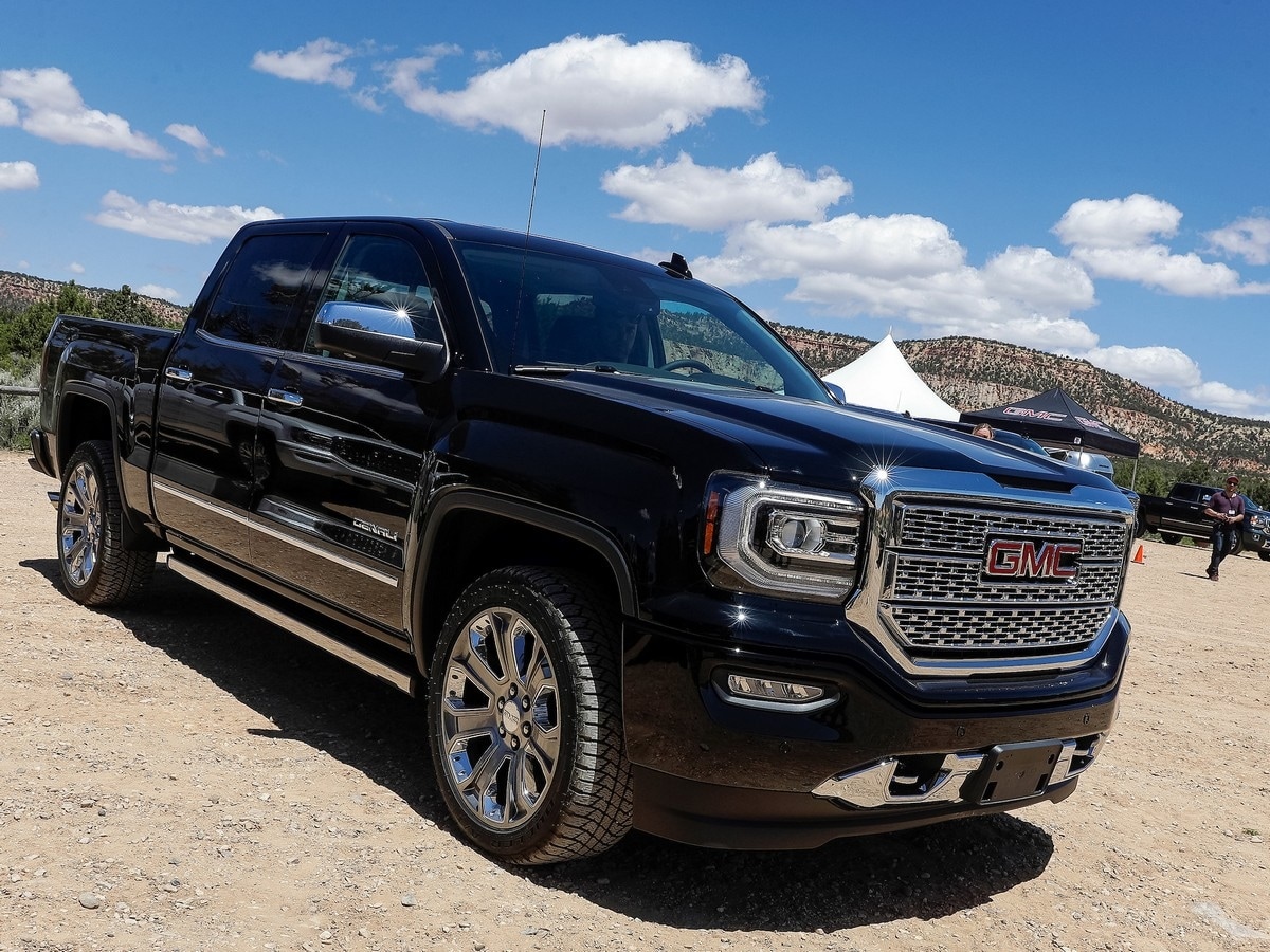 17-2018-gmc-sierra-denali-tow-like-a-pro-1