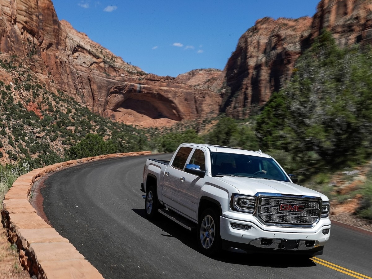 18-2018-gmc-sierra-denali-tow-like-a-pro-1