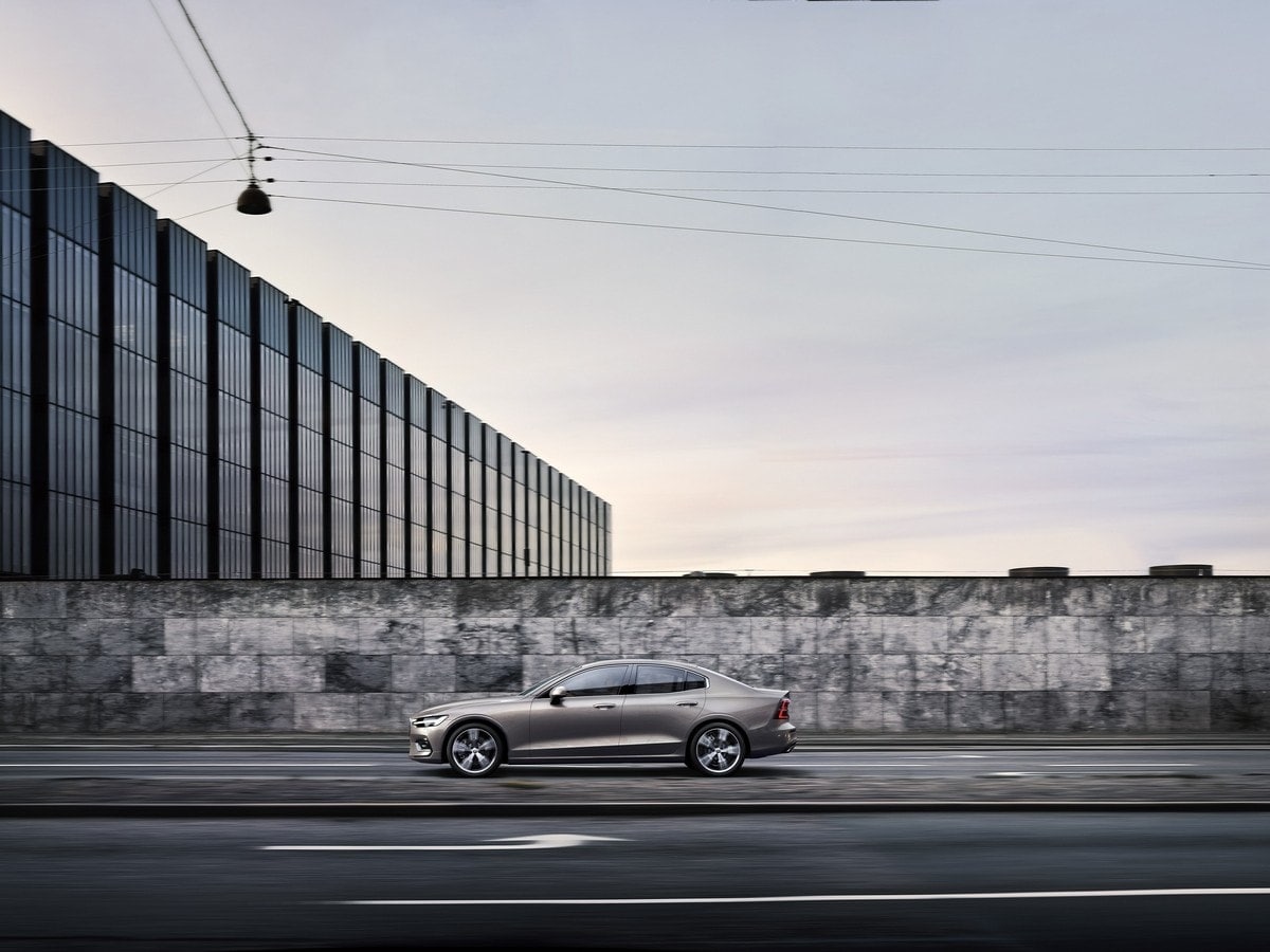 10-2019-volvo-s60-sedan-oem-1