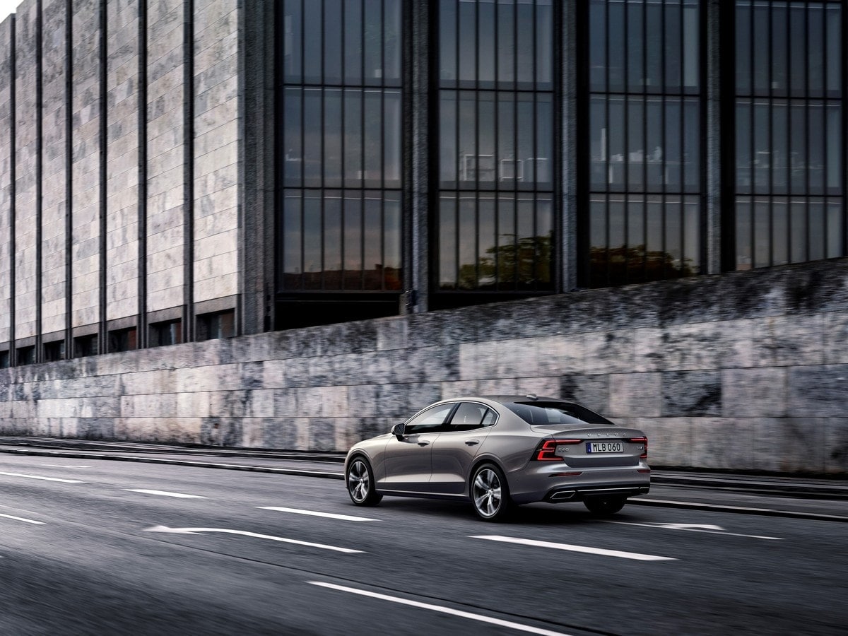 11-2019-volvo-s60-sedan-oem-1