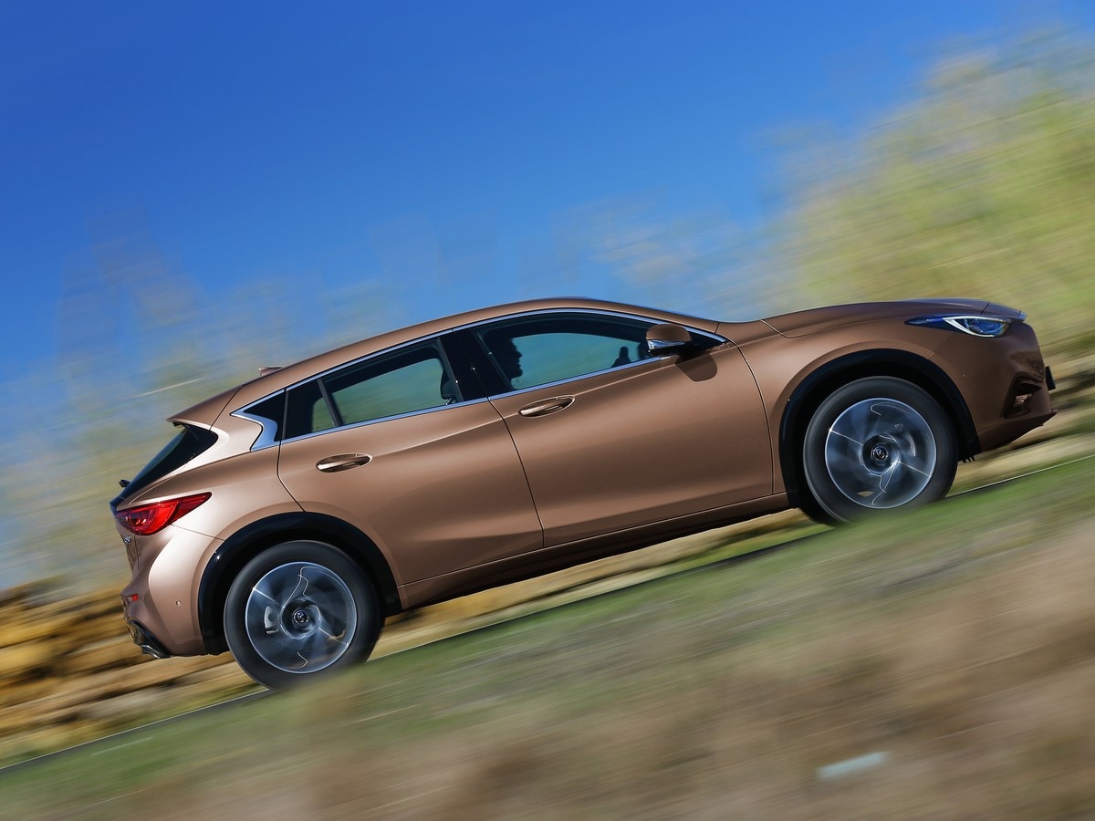 03-2018-infiniti-qx30-oem-1