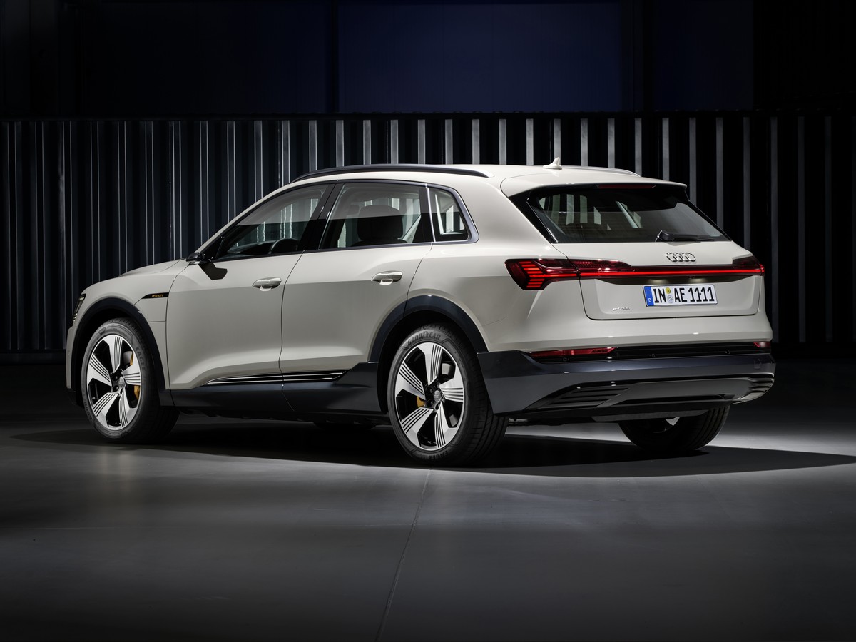 02-2019-audi-e-tron-oem-2