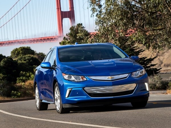 01-2017-chevrolet-volt-oem-1