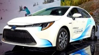 08-toyota-corolla-hybrid-LA-1