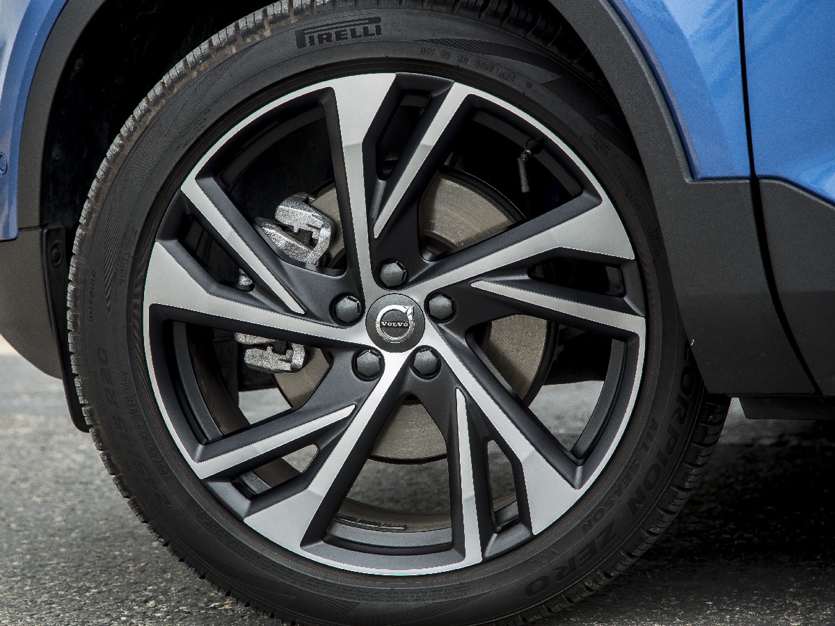 15-2019-volvo-xc40-bb-bnm-1