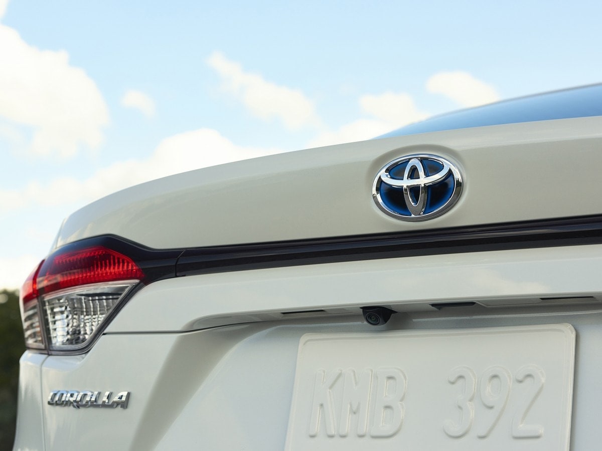 17-2020-toyota-corolla-hybrid-oem-1