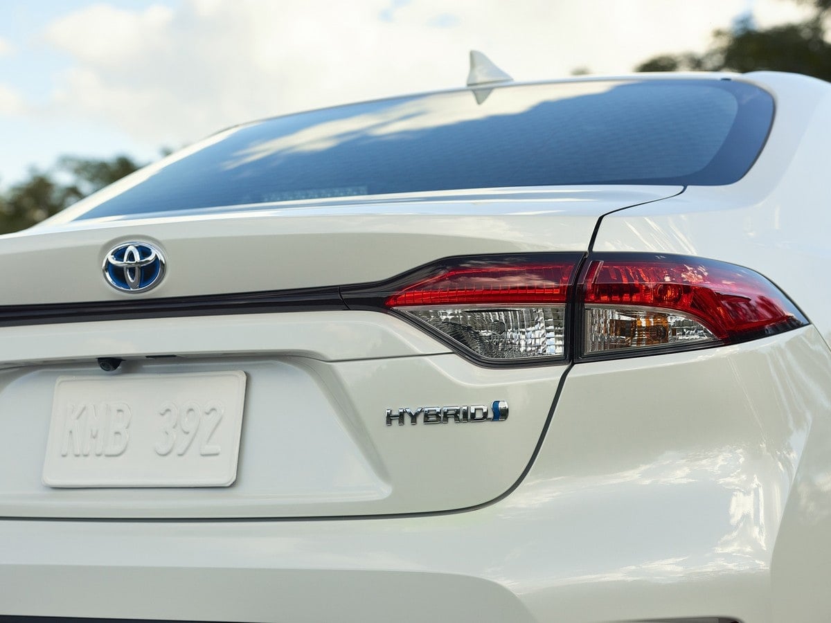 18-2020-toyota-corolla-hybrid-oem-1