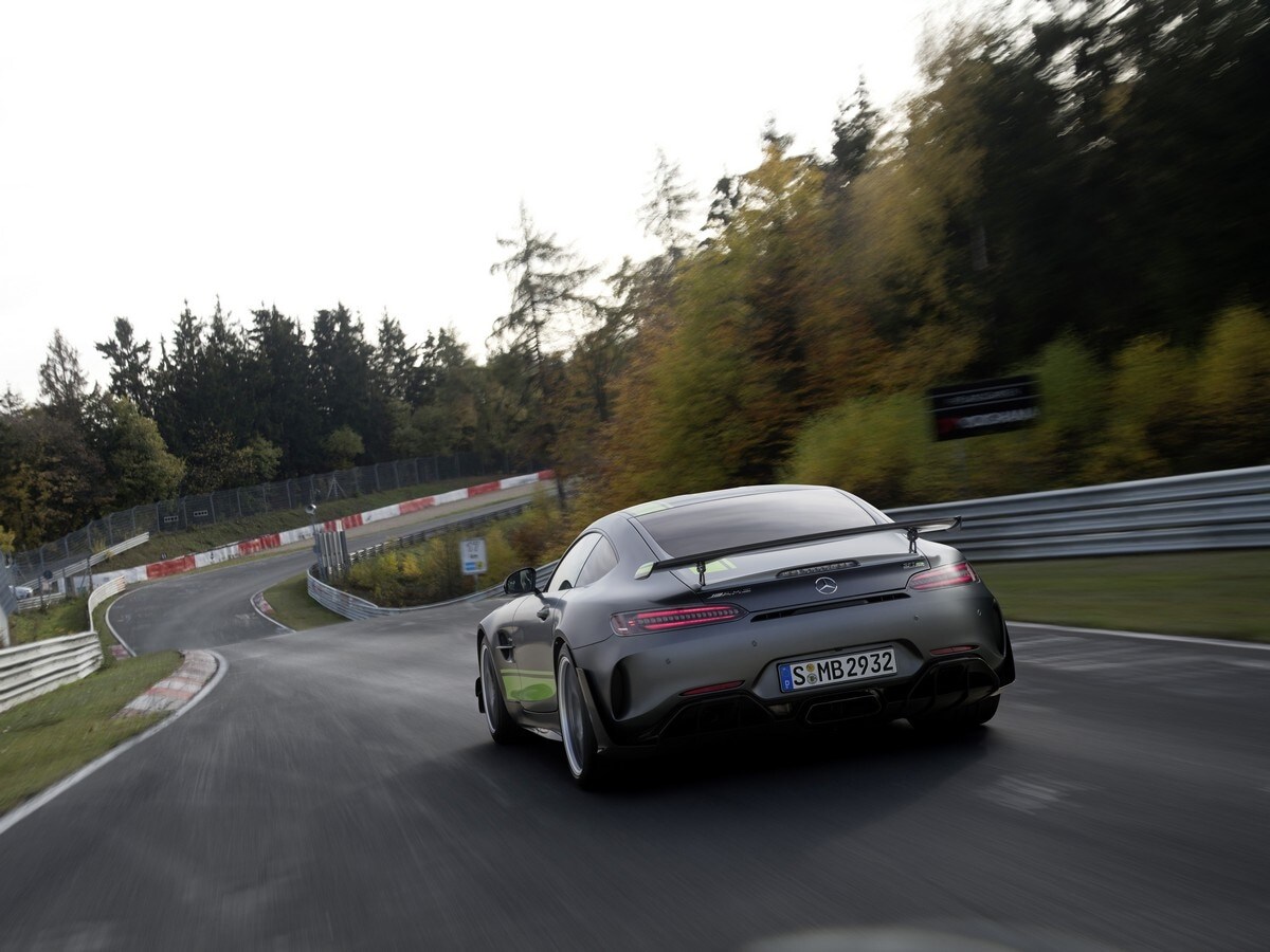 22-2020-mercedes-amg-gt-r-pro-2
