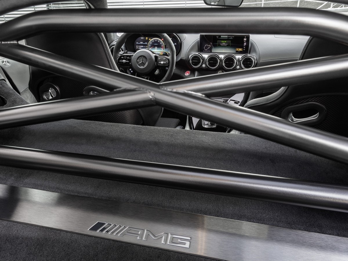 26-2020-mercedes-amg-gt-r-pro-1