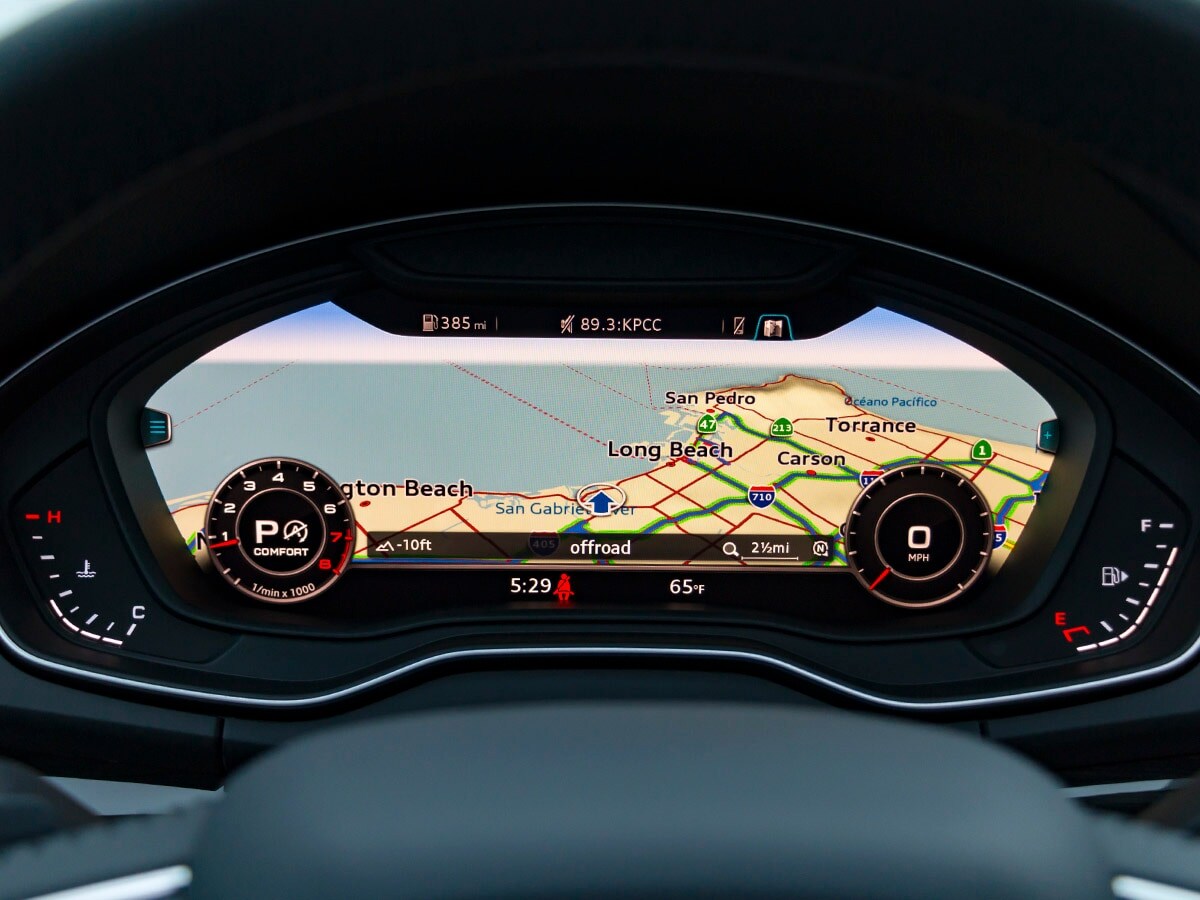 32-2018-Audi-Q5-Interior-KBB-1