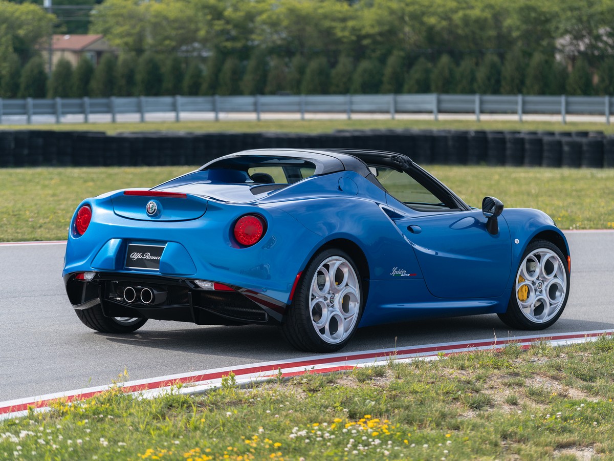 2019 Alfa Romeo 4C Spider Italia in Misano Blue