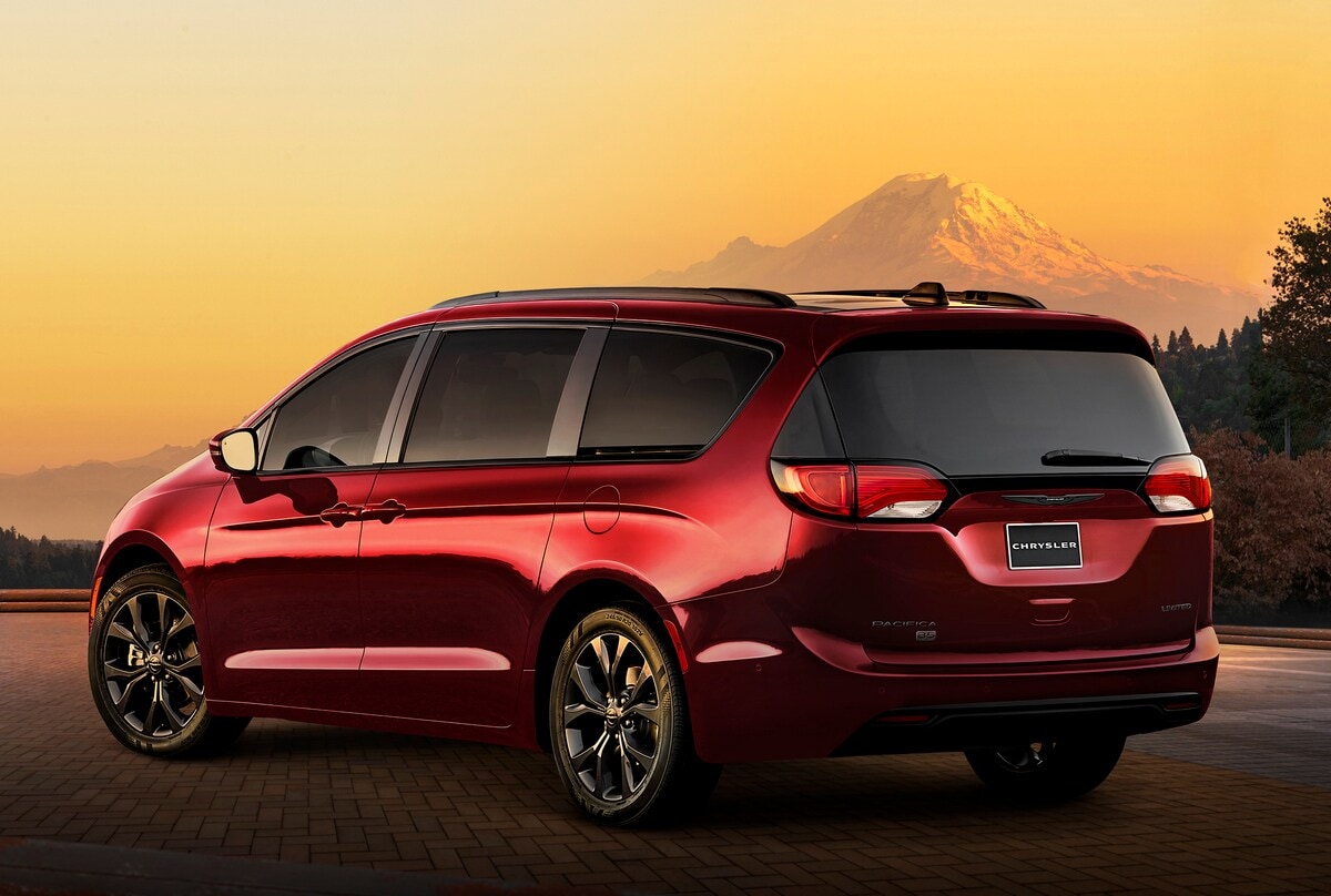 03-2019-chrysler-pacifica-35th-anniv-ed-1