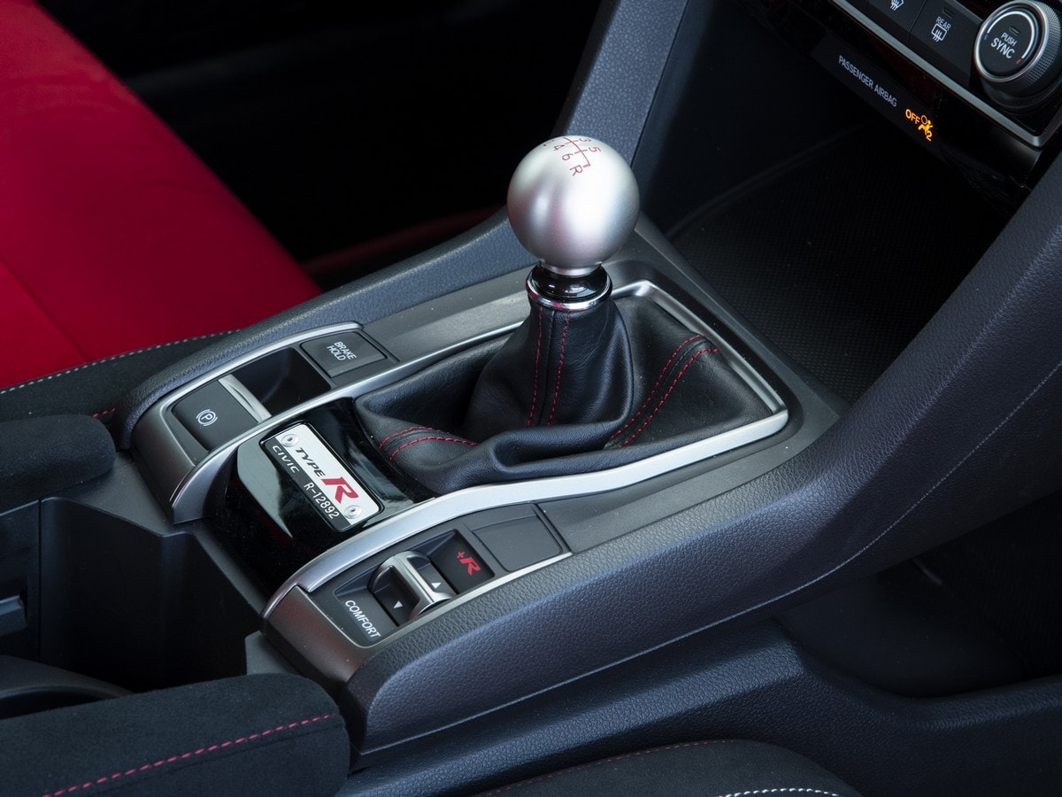13-2019-honda-civic-type-r-kbb-1