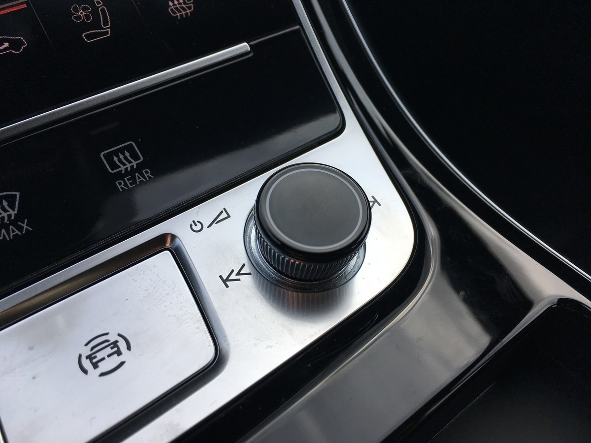 16-2019-Audi-A8-audio-review-2