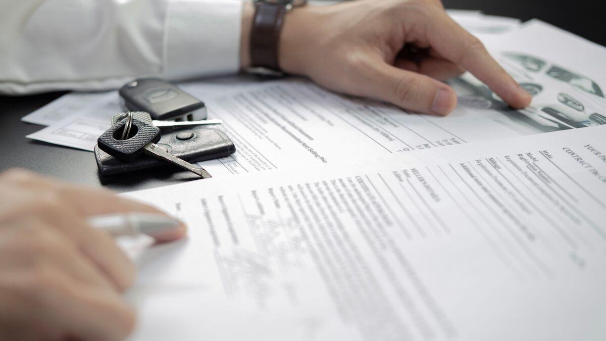 reviewing-important-auto-paperwork