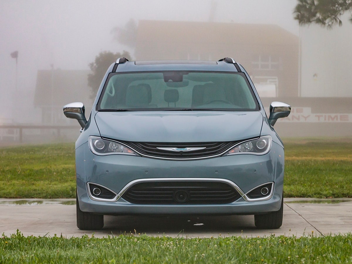 06-2017-Chrysler-Pacifica-eHybrid-Exterior-KBB-1