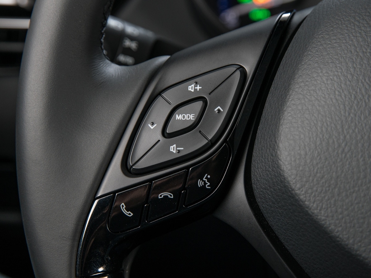 08-2019-toyota-c-hr-oem-2
