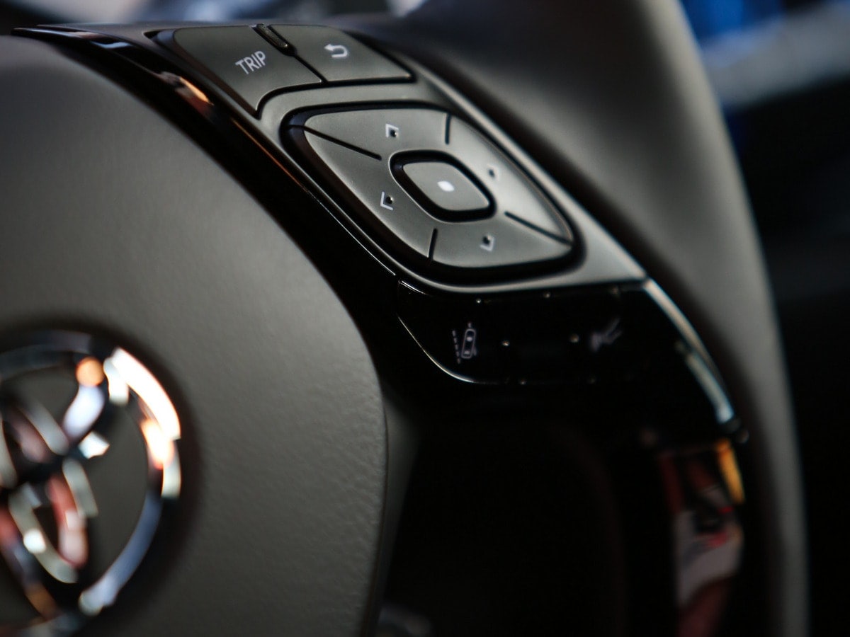 09-2019-toyota-c-hr-oem-1