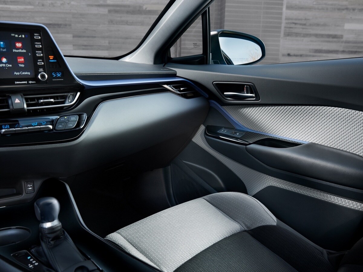 11-2019-toyota-c-hr-oem-1
