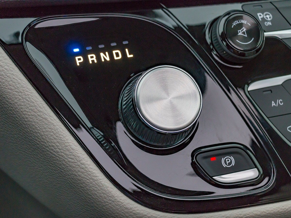 39-2017-Chrysler-Pacifica-eHybrid-Interior-KBB-1