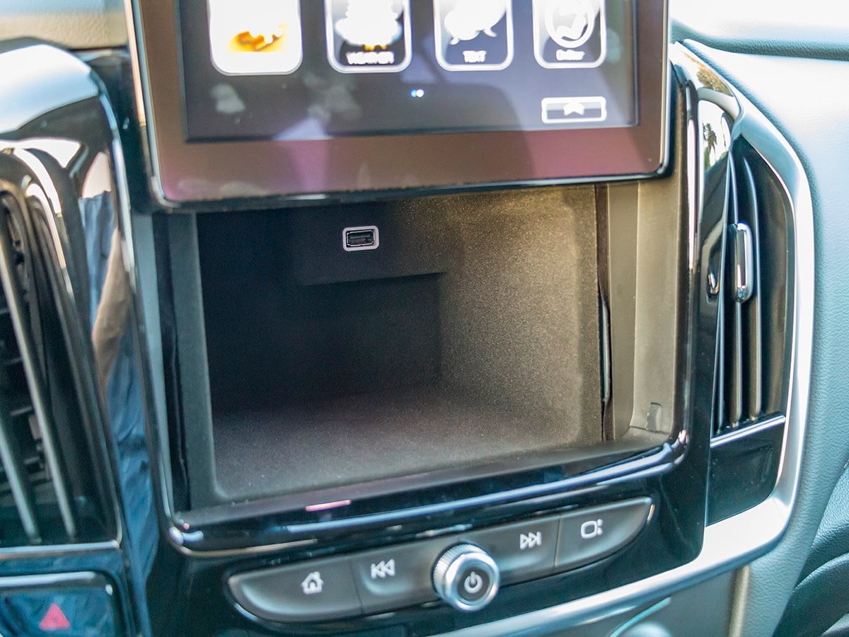 43-2018-Chevrolet-Traverse-Interior-KBB-1