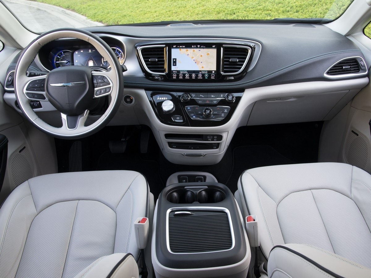 40-2018-chrysler-pacifica-hybrid-KBB