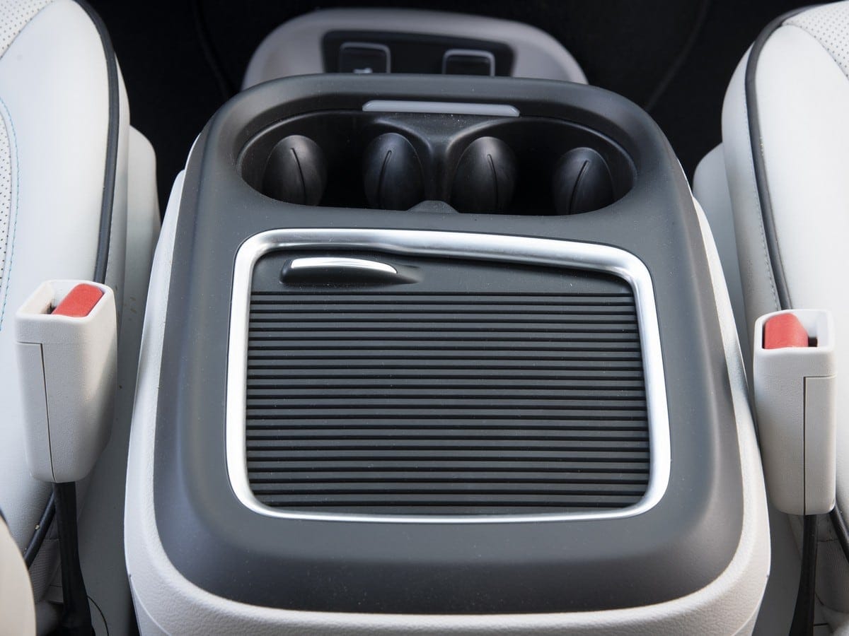 42-2018-chrysler-pacifica-hybrid-KBB