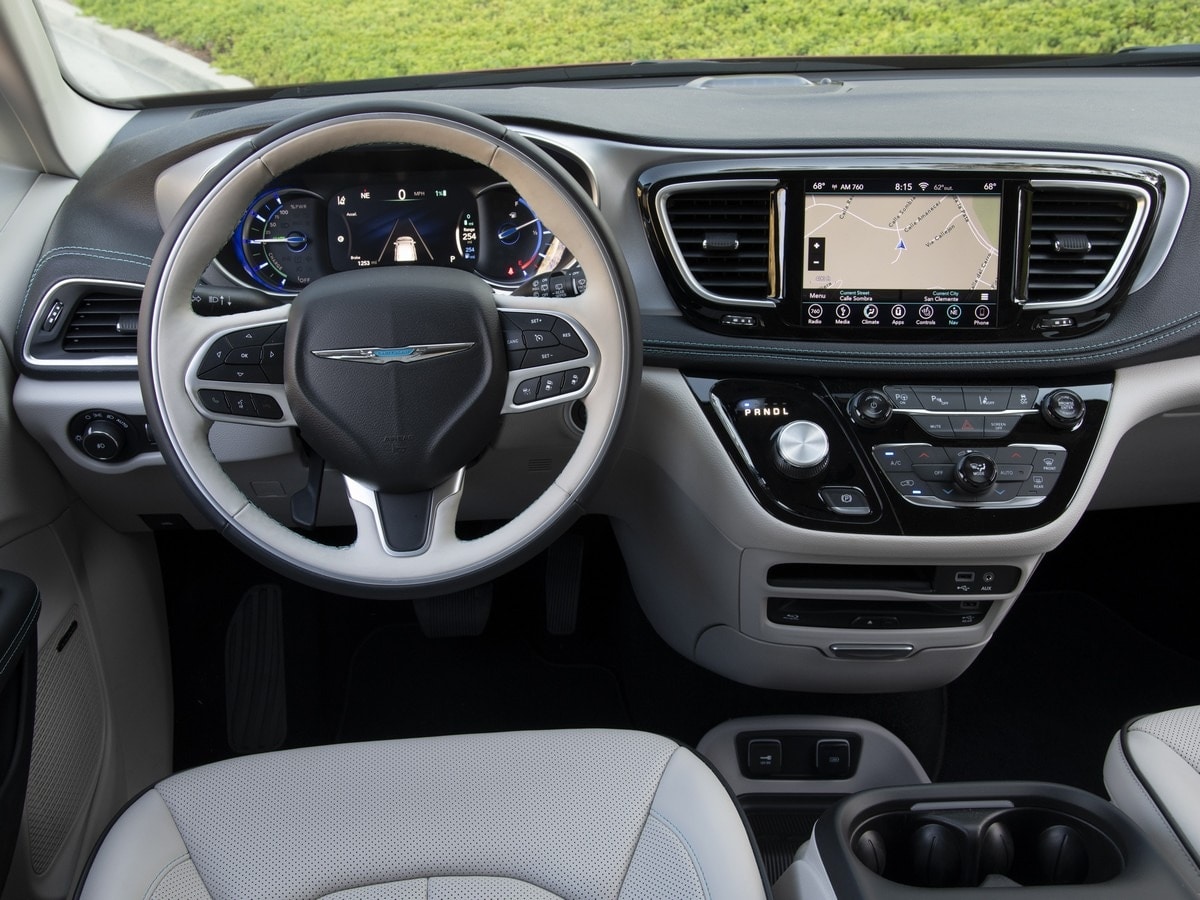 43-2018-chrysler-pacifica-hybrid-KBB
