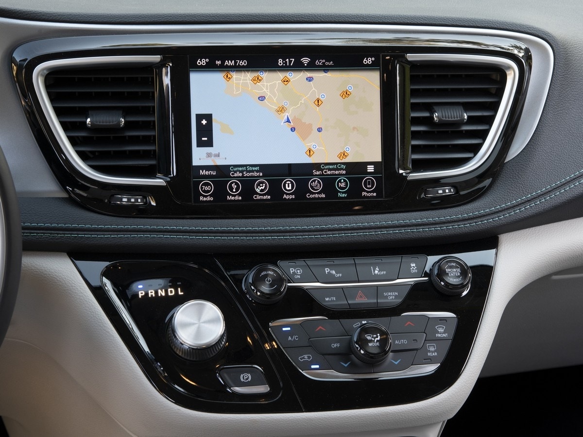 44-2018-chrysler-pacifica-hybrid-KBB