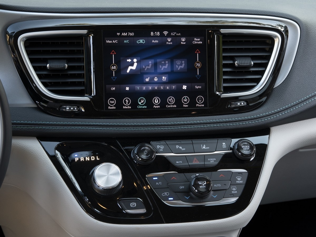 46-2018-chrysler-pacifica-hybrid-KBB-1